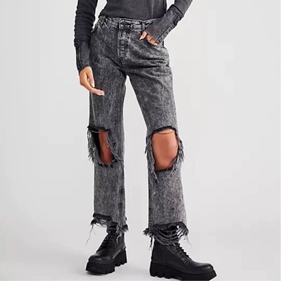 NWT Free People Bottlerocket Grey Maggie Mid Rise Distressed Straight Leg Jeans - Picture 1 of 11